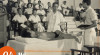 Foto Mahasiswa Kedokteran Universiteit Indonesia sedang Praktek di depan kelas di Salemba, 4 Mei 1950.