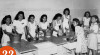 Foto Pelajar Wanita saat Praktik Mencuci Pakaian di Sekolah Kepandaian Putri di Batavia (Jakarta), 22 September 1947.
